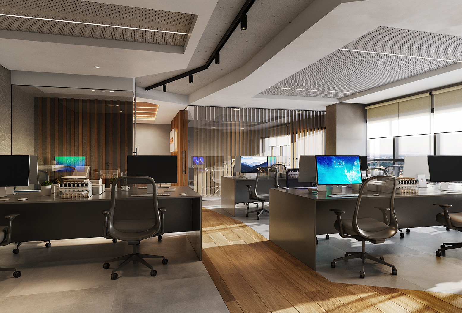 Escritório sofisticado com mesas, computadores, divisórias de vidro, cadeiras giratórias e luz natural nas janelas.