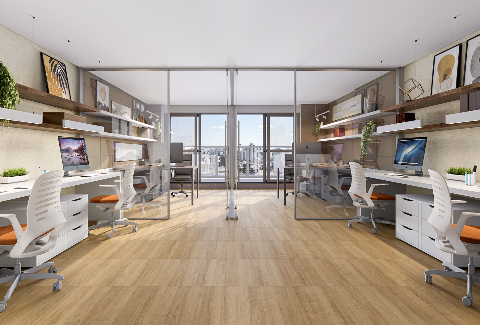 Escritório moderno e simétrico, com mesas, computadores, divisórias de vidro e vista da cidade ao fundo.